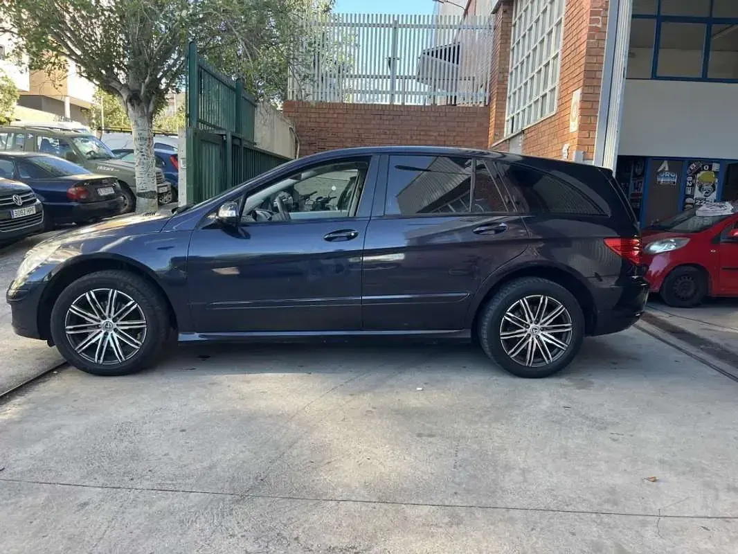 Usado Mercedes R320 272 CV (200 kW) 2006 Negro Monovolumen
