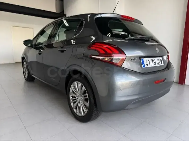 Usado Peugeot 208 Active 82 CV (60 kW) 2015 Beige Utilitario
