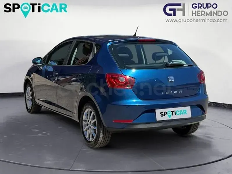 Usado Seat Ibiza Reference 70 CV (51 kW) 2013 Azul Berlina