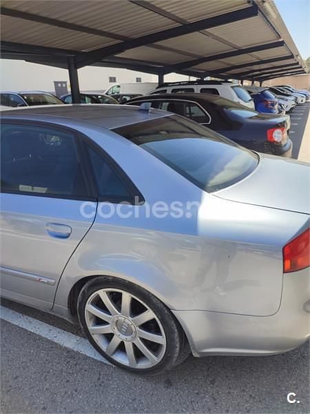 Usado Audi A4 140 CV (102 kW) 2006 Gris / plata Familiar