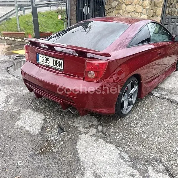 Usado Toyota Celica 143 CV (105 kW) 2004 Granate Coupe