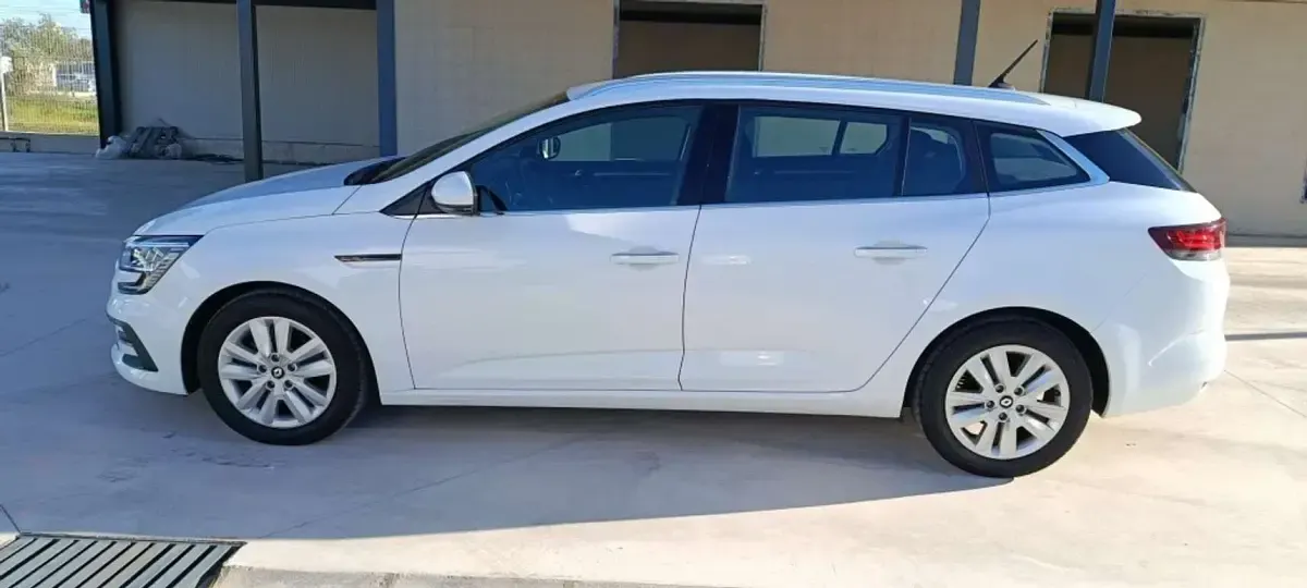 Usado Renault Mégane GrandTour Equilibre 116 CV (85 kW) 2022 Blanco Familiar