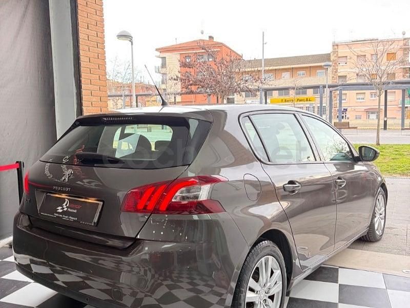 Usado Peugeot 308 Active 92 CV (67 kW) 2014 Gris / plata Berlina