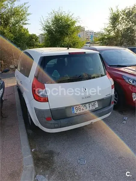 Usado Renault Grand Scénic II Privilege 130 CV (95 kW) 2006 Blanco Monovolumen