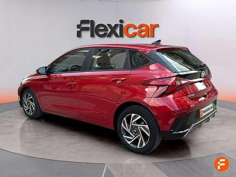 Usado Hyundai i20 101 CV (74 kW) 2024 Rojo Utilitario
