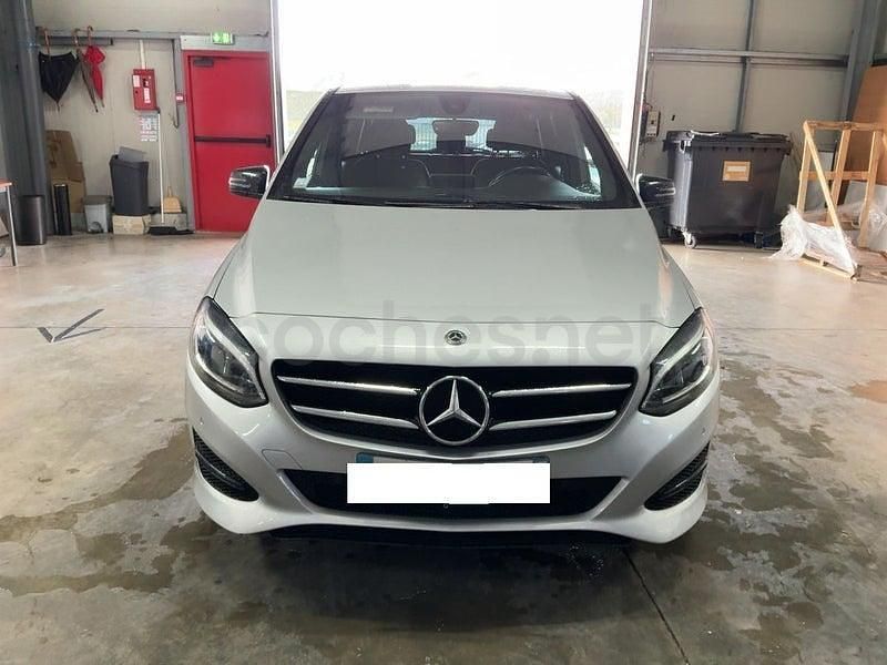 Usado Mercedes B200 136 CV (100 kW) 2019 Gris / plata Monovolumen