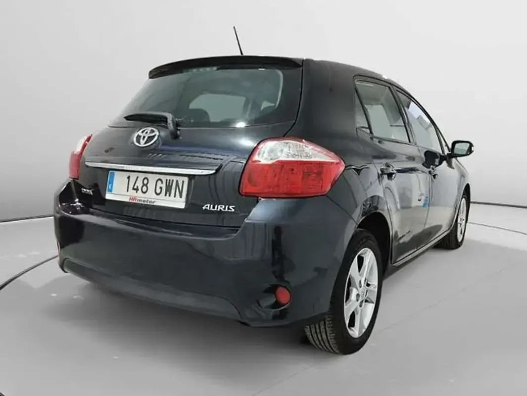 Usado Toyota Auris Active 126 CV (92 kW) 2010 Negro Utilitario