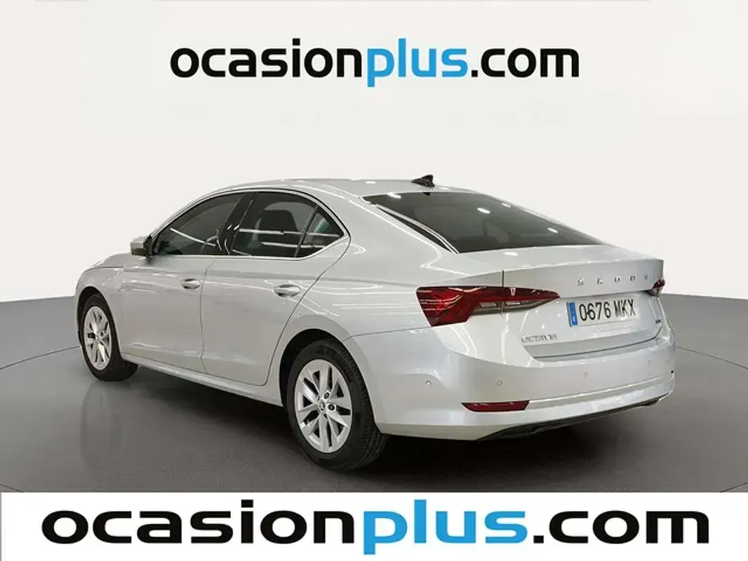 Usado Skoda Octavia Selection 150 CV (110 kW) 2023 Plateado Utilitario