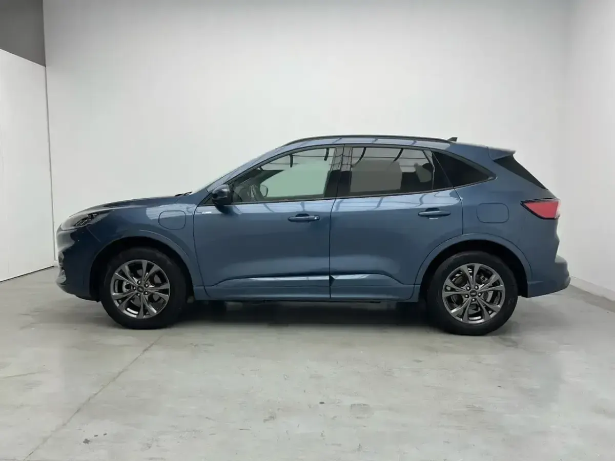 Begagnad Ford Kuga ST-Line X 225 HK (165 kW) 2022 Blå SUV