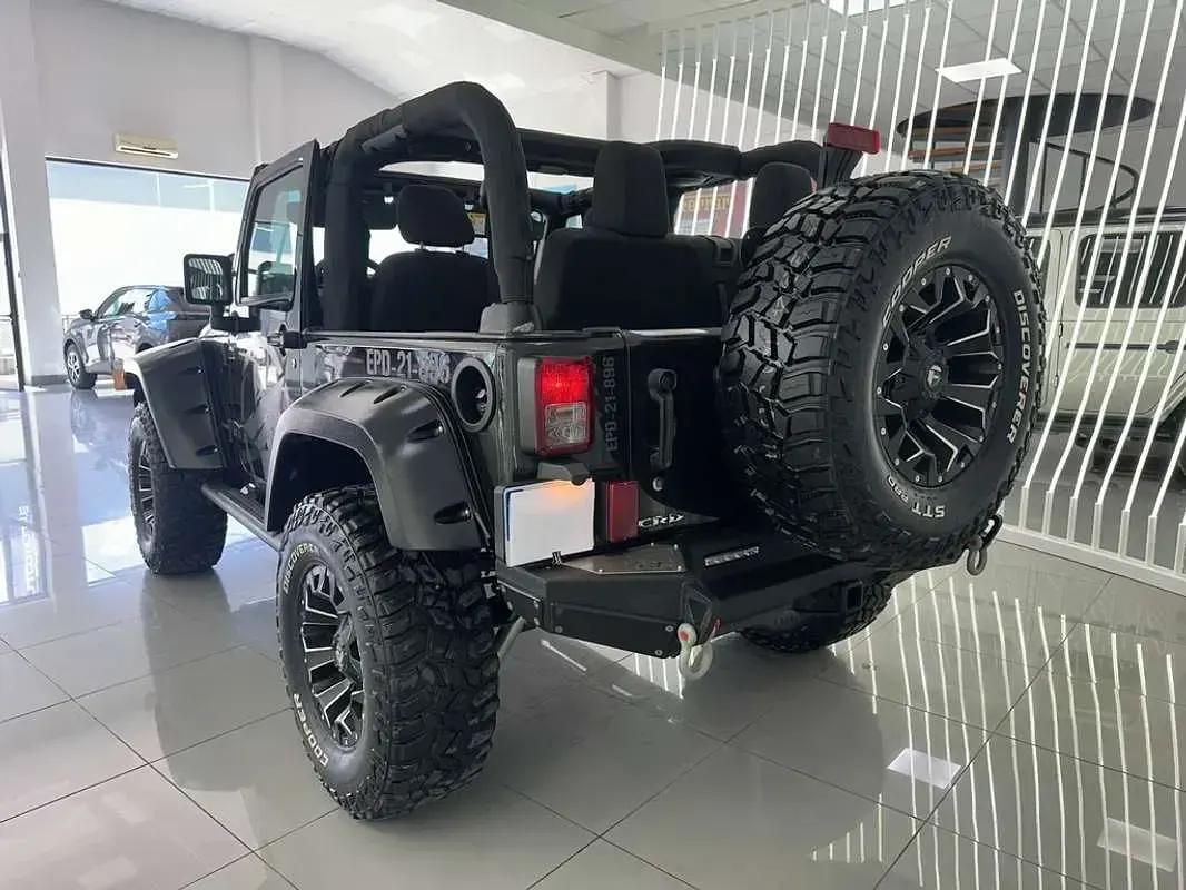 Usado Jeep Wrangler Sahara 200 CV (147 kW) 2017 Negro SUV