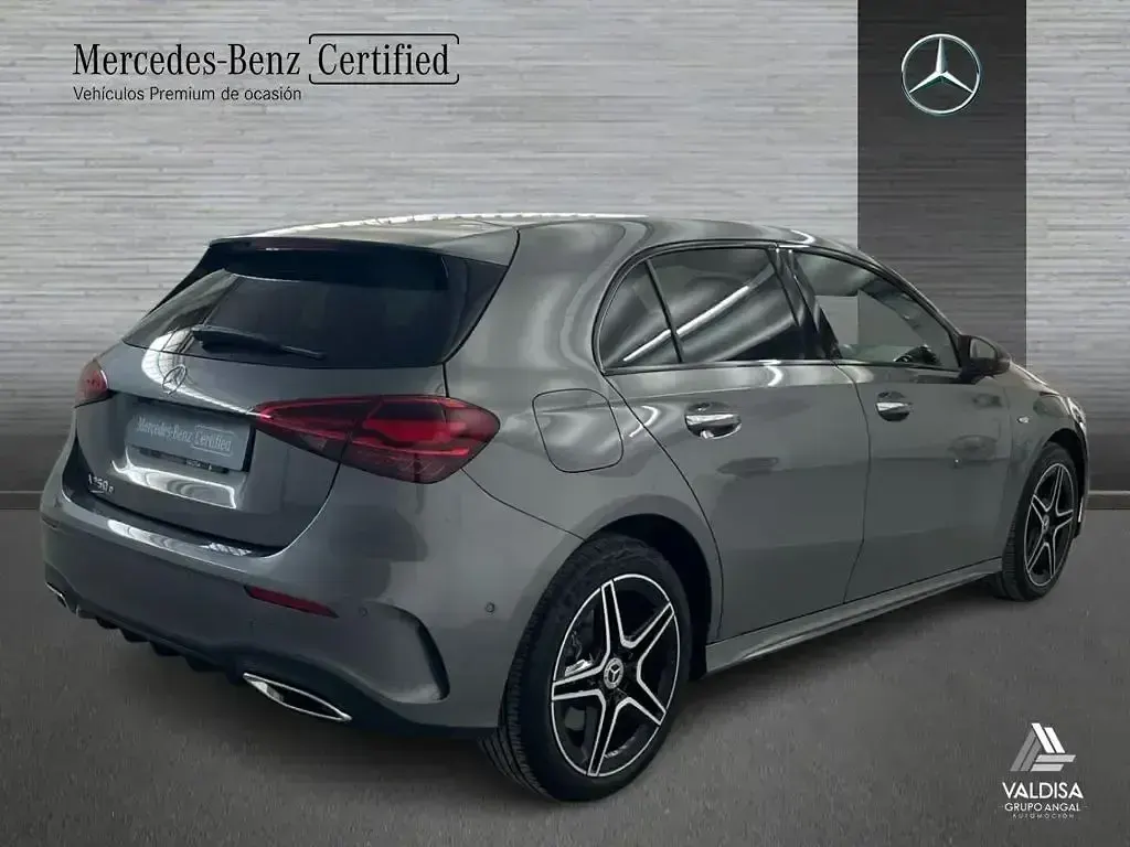 Usado Mercedes A250 218 CV (160 kW) 2025 Gris montaña Berlina