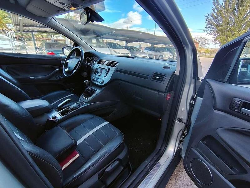 Usado Ford Kuga Trend 136 CV (100 kW) 2008 Beige SUV