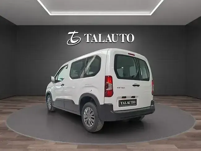 Usado Peugeot Rifter Active 100 CV (73 kW) 2022 Blanco Monovolumen