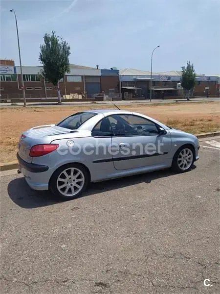 Usado Peugeot 206 138 CV (101 kW) 2001 Gris / plata Descapotable