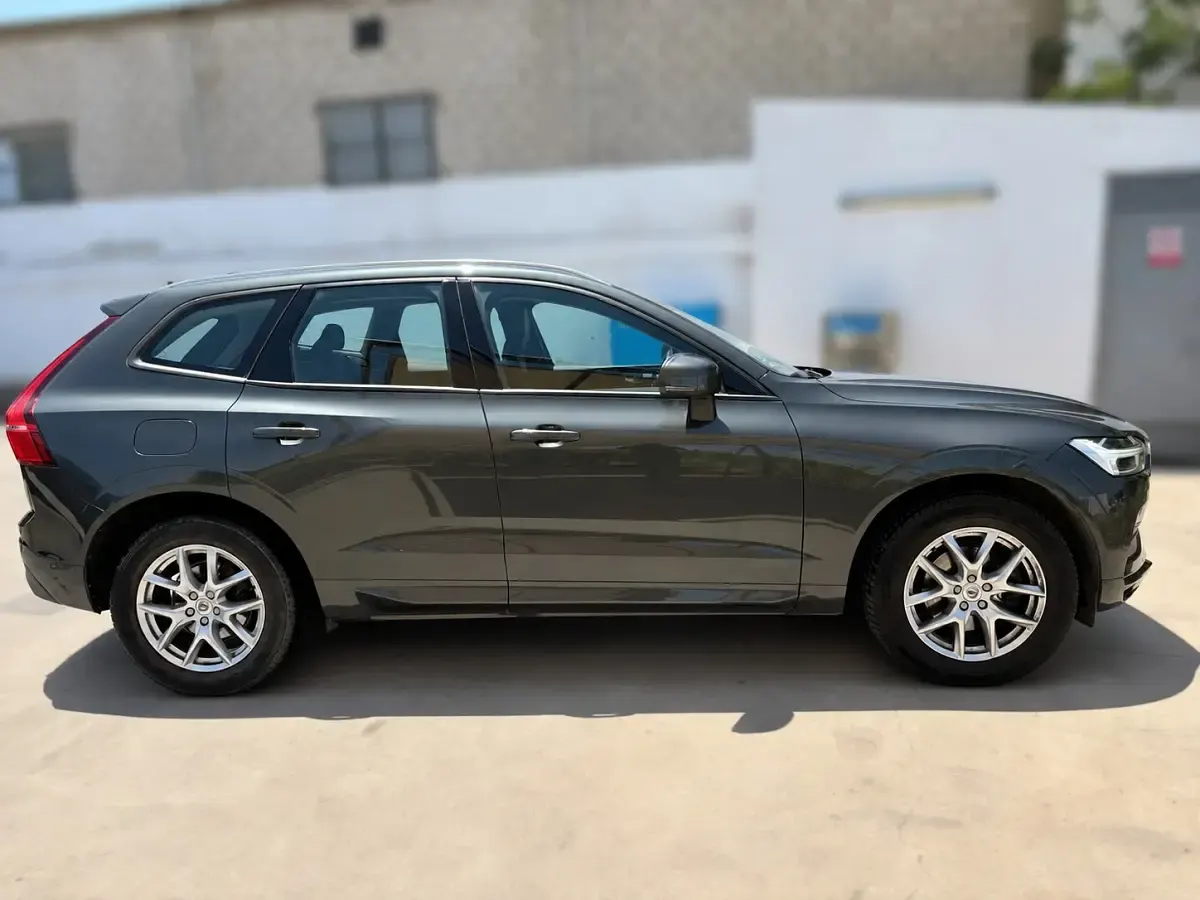 Usado Volvo XC60 Momentum 190 CV (139 kW) 2018 Gris SUV