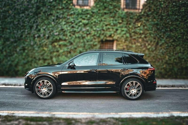 Usado Porsche Cayenne GTS 441 CV (324 kW) 2015 Negro SUV