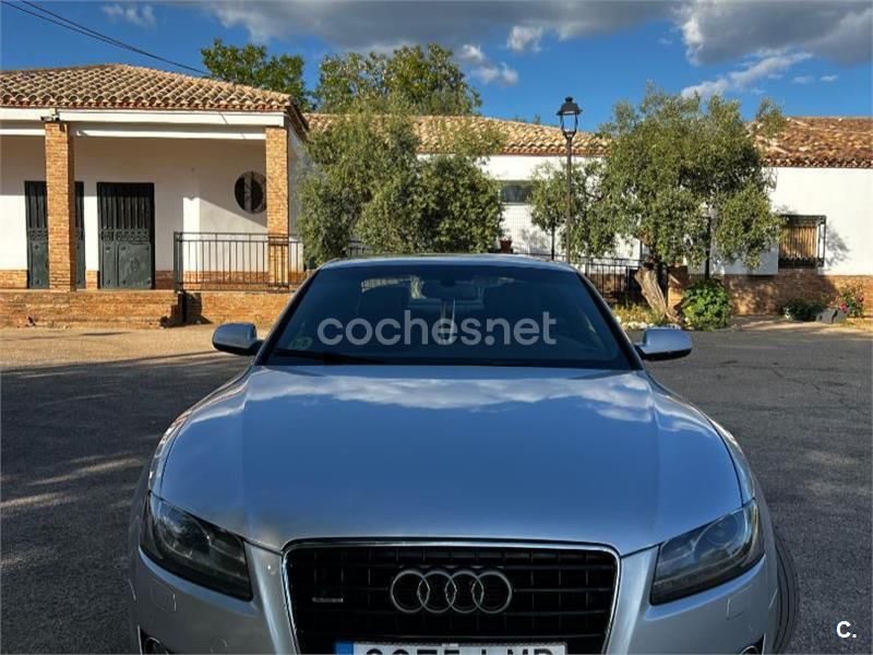 Gris / plata Usado 2010 Audi A5 Coupe | 12.500 € (Precio justo) - Imagen 1/4