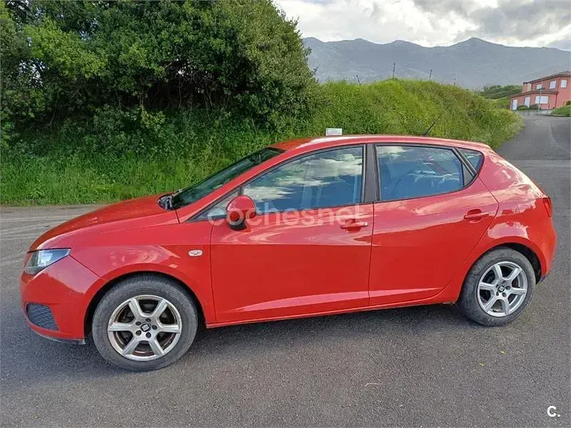Usado Seat Ibiza SC Reference 70 CV (51 kW) 2011 Rojo Utilitario