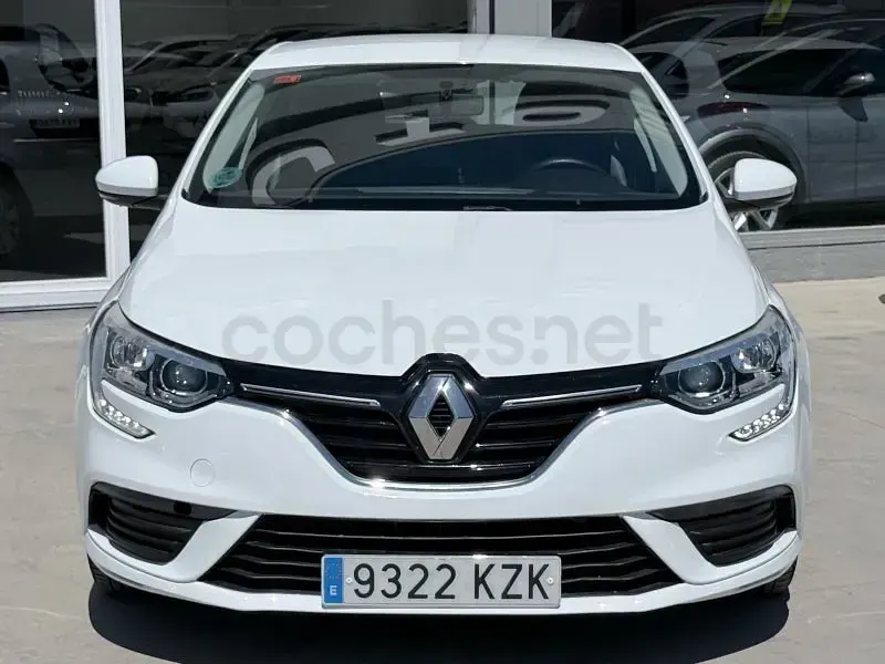 Usado Renault Mégane IV LIMITED 95 CV (69 kW) 2019 Blanco Berlina