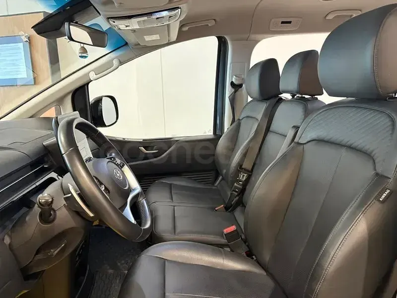 Usado Hyundai Staria 177 CV (130 kW) 2024 Gris / plata Monovolumen
