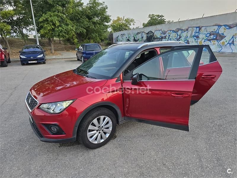 Usado Seat Arona Ecomotive 95 CV (69 kW) 2017 Rojo SUV