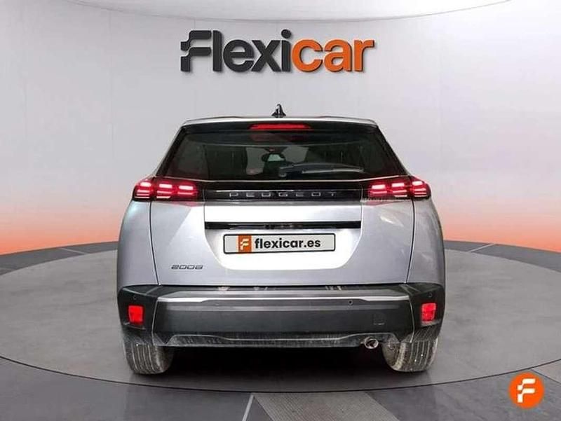 Usado Peugeot 2008 Active 102 CV (75 kW) 2024 Gris SUV