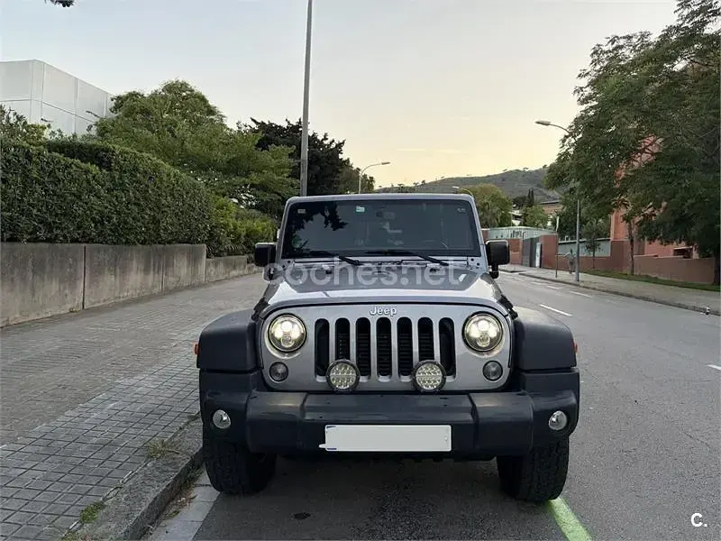 Usado Jeep Wrangler Unlimited Rubicon 200 CV (147 kW) 2017 Gris / plata SUV