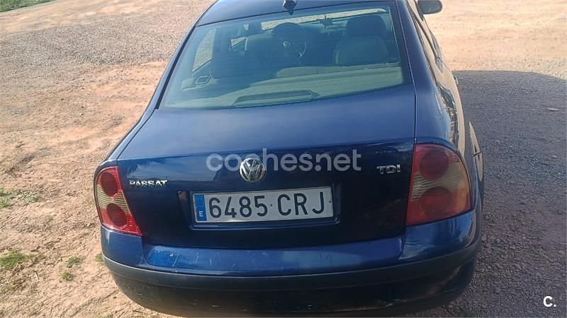 Usado VW Passat Edition 101 CV (74 kW) 2004 Azul Familiar