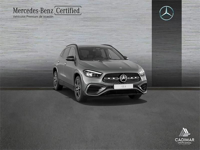 Usado Mercedes GLA200 150 CV (110 kW) 2025 Gris / plata SUV