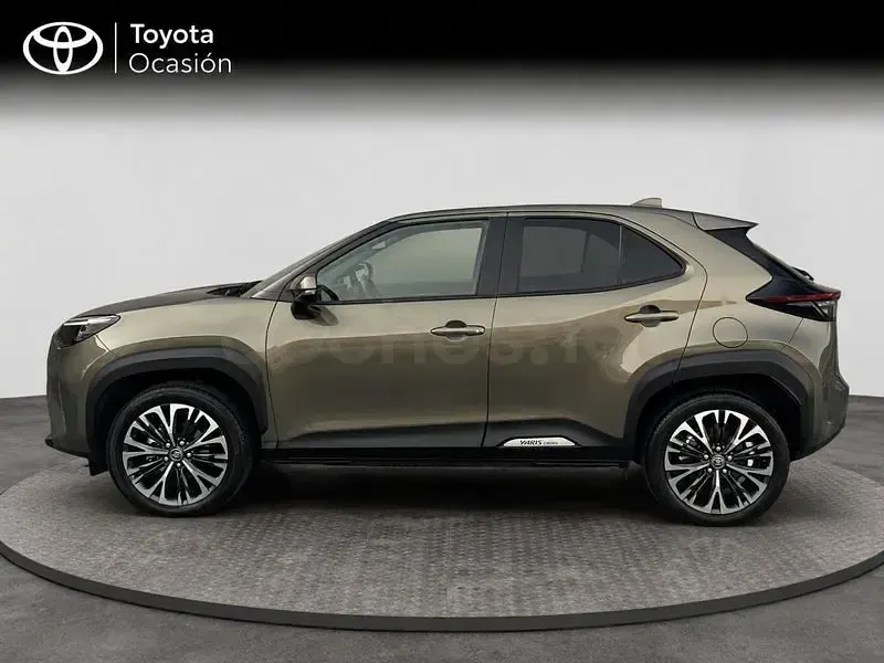 Usado Toyota Yaris Cross Style 116 CV (85 kW) 2022 Gris / plata SUV