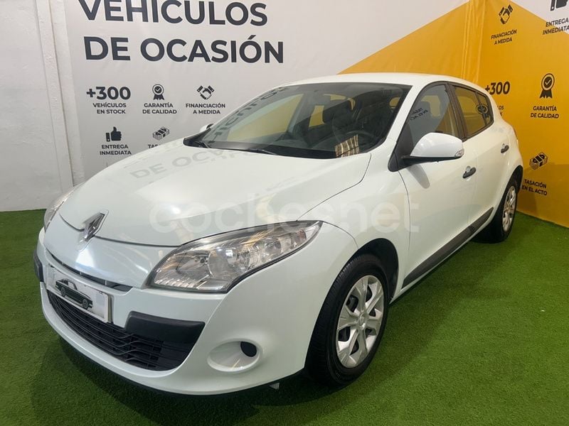 Blanco Usado 2011 Renault Mégane III Authentique Berlina | 6490 € (Precio justo) - Imagen 1/4