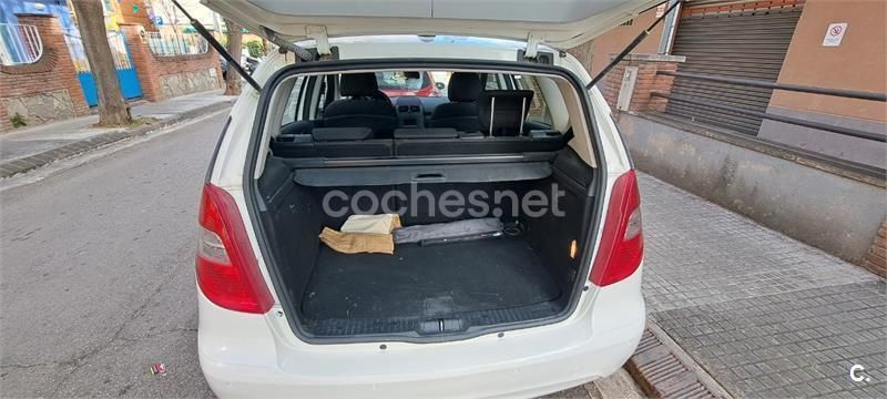 Blanco Usado 2011 Mercedes A180 Avantgarde Monovolumen | 10.500 € (Un poco caro) - Imagen 1/4