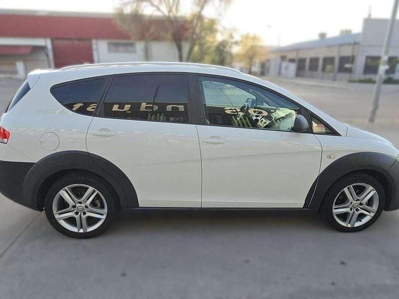 Usado Seat Altea Ecomotive 105 CV (77 kW) 2014 Blanco Monovolumen