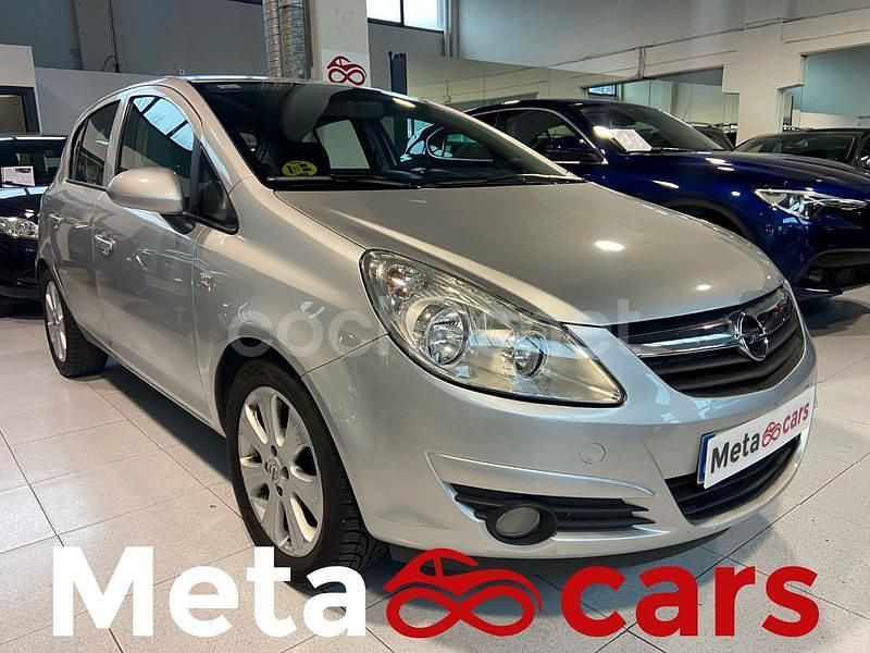 Gris / plata Usado 2008 Opel Corsa Enjoy Berlina | 3990 € (Precio justo) - Imagen 1/4