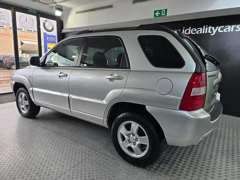 Usado Kia Sportage 142 CV (104 kW) 2008 Gris / plata SUV