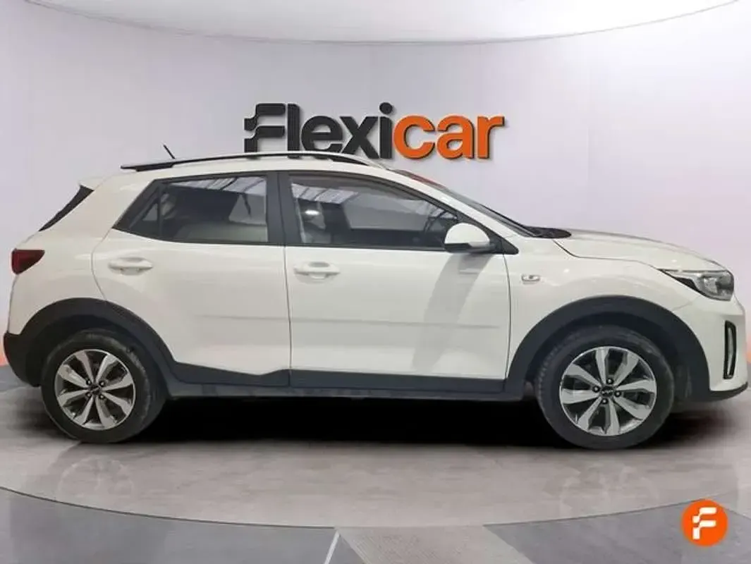 Usado Kia Stonic 84 CV (61 kW) 2023 Blanco SUV