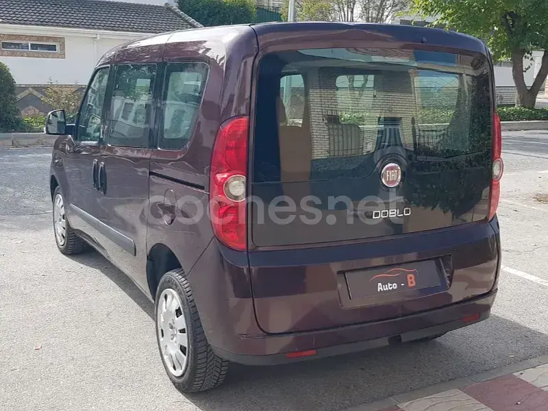 Usado Fiat Doblò Active 90 HP (66 kW) 2010 Vermelho Monovolume