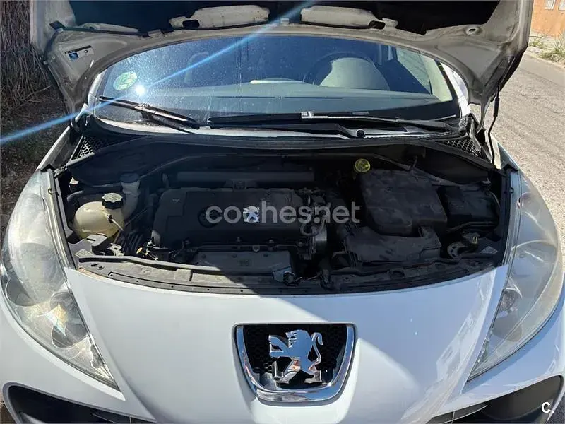 Usado Peugeot 207 120 CV (88 kW) 2008 Blanco Berlina