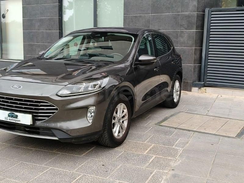 Usado Ford Kuga Trend 120 CV (88 kW) 2020 Gris / plata SUV