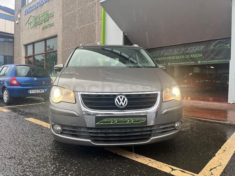 Usado VW Touran Advance 105 CV (77 kW) 2009 Gris / plata Monovolumen