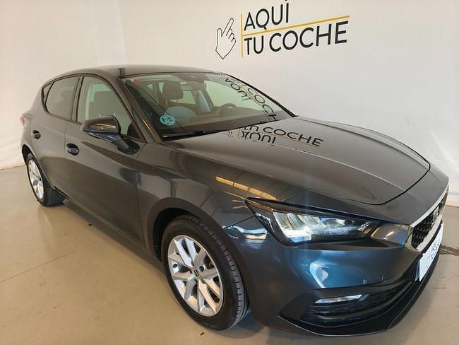 Usado Seat Leon Style 110 CV (80 kW) 2022 Gris Berlina