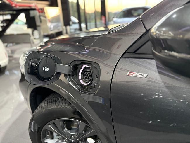 Usado Ford Kuga ST-Line 225 CV (165 kW) 2023 Gris SUV