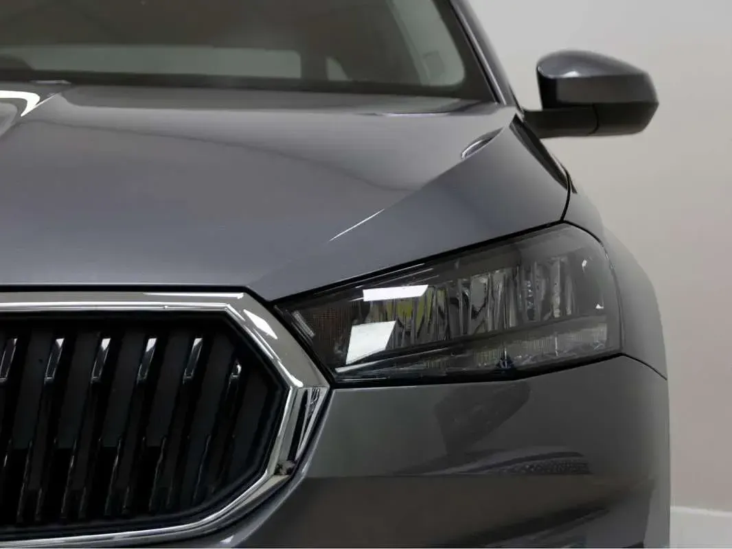 Usado Skoda Fabia Selection 116 CV (85 kW) 2025 Gris Utilitario