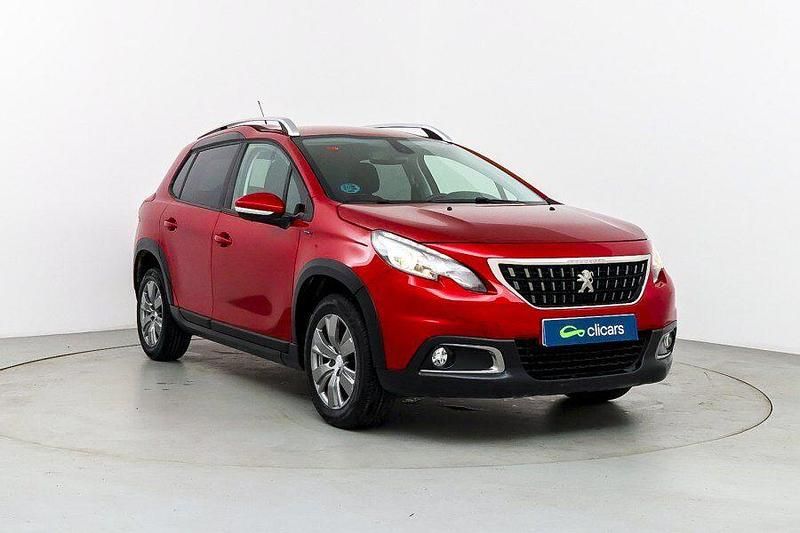 Usado Peugeot 2008 Signature Sky 130 CV (95 kW) 2019 Rojo SUV