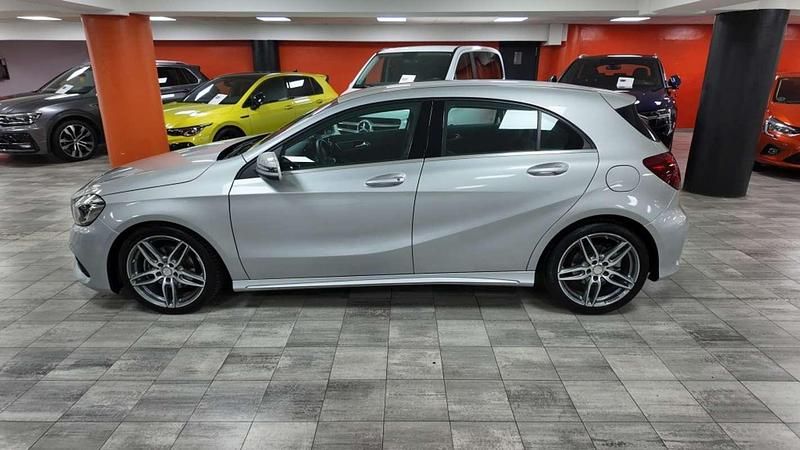 Usado Mercedes A200 AMG line 136 CV (100 kW) 2016 Gris Utilitario