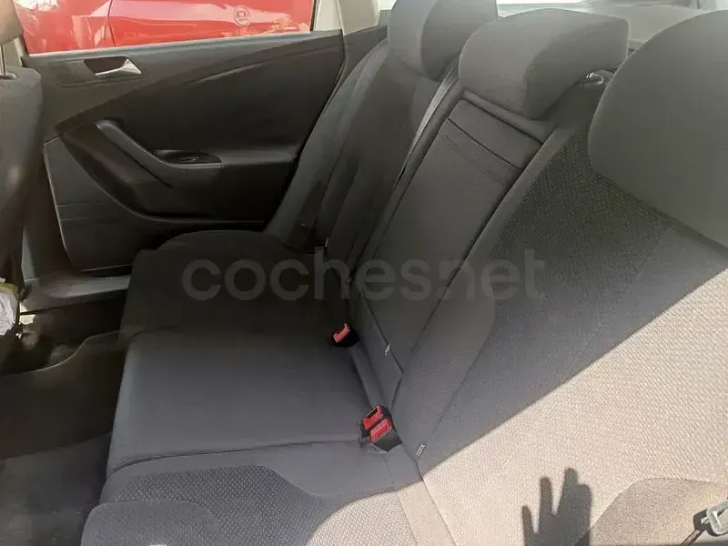 Usado VW Passat Highline 140 CV (102 kW) 2010 Blanco Familiar