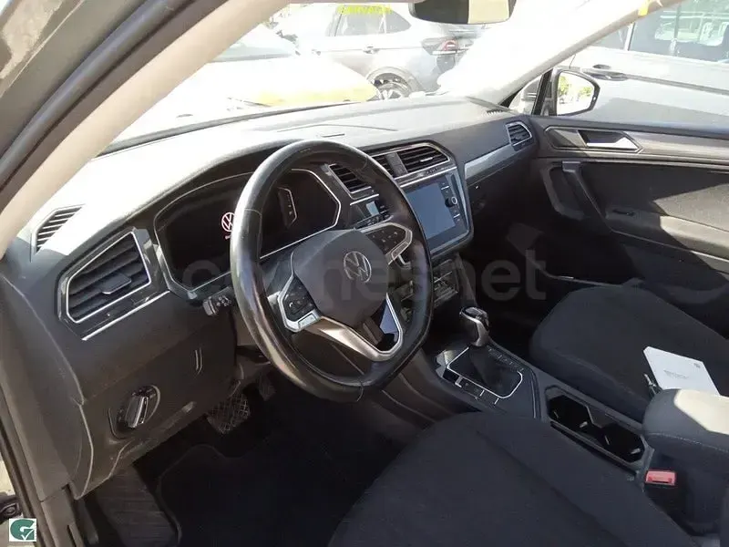 Usado VW Tiguan Allspace Life 150 CV (110 kW) 2022 Gris / plata SUV