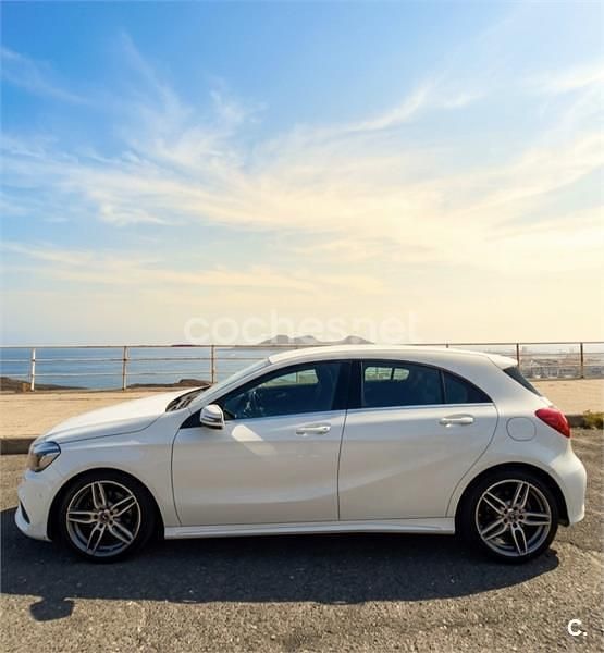 Usado Mercedes A180 AMG line 122 CV (89 kW) 2017 Blanco Berlina