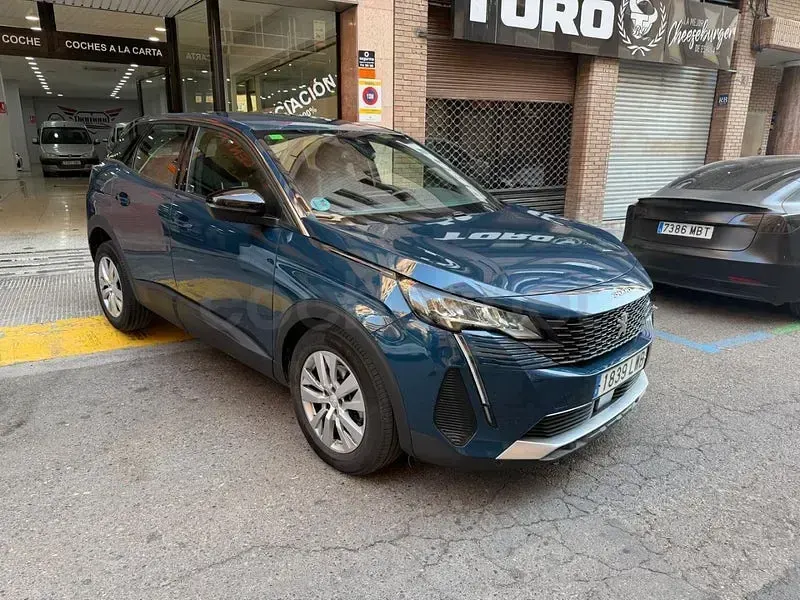 Usado Peugeot 3008 Active 130 CV (95 kW) 2022 Azul SUV