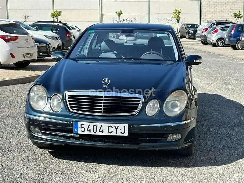 Usado Mercedes E320 Avantgarde 224 CV (164 kW) 2004 Azul Berlina